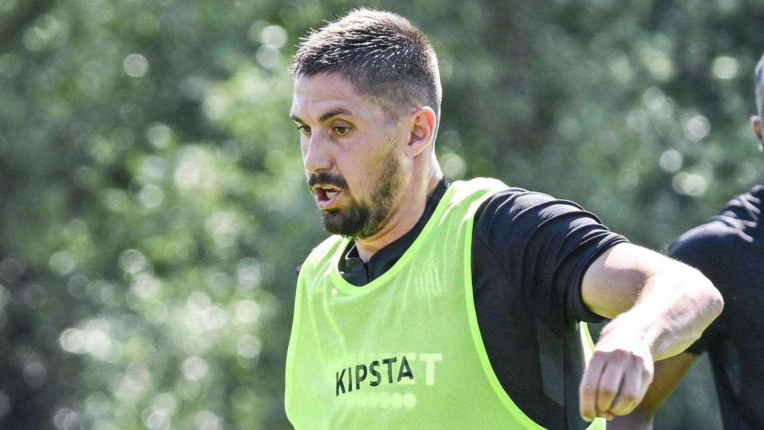 持高水平的 持高水平的