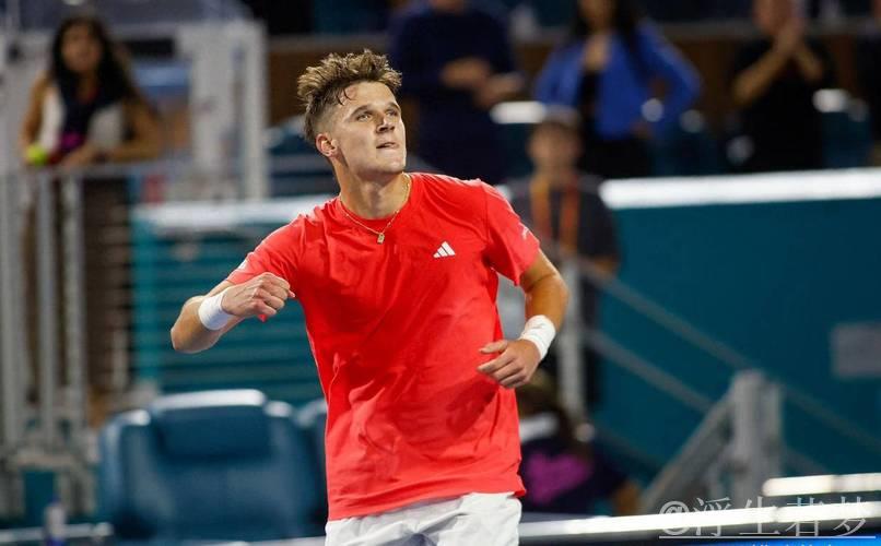 德约科维奇:门希克的成长与蜕变让我敬佩 德约科维奇:门希克的成长与蜕变让我敬佩