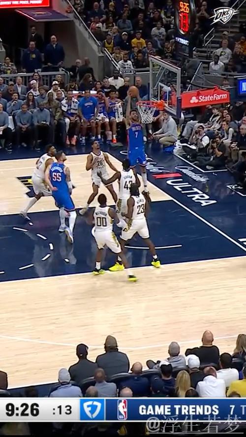 霍姆格伦接杰威妙传双手暴扣 霍姆格伦接杰威妙传双手暴扣