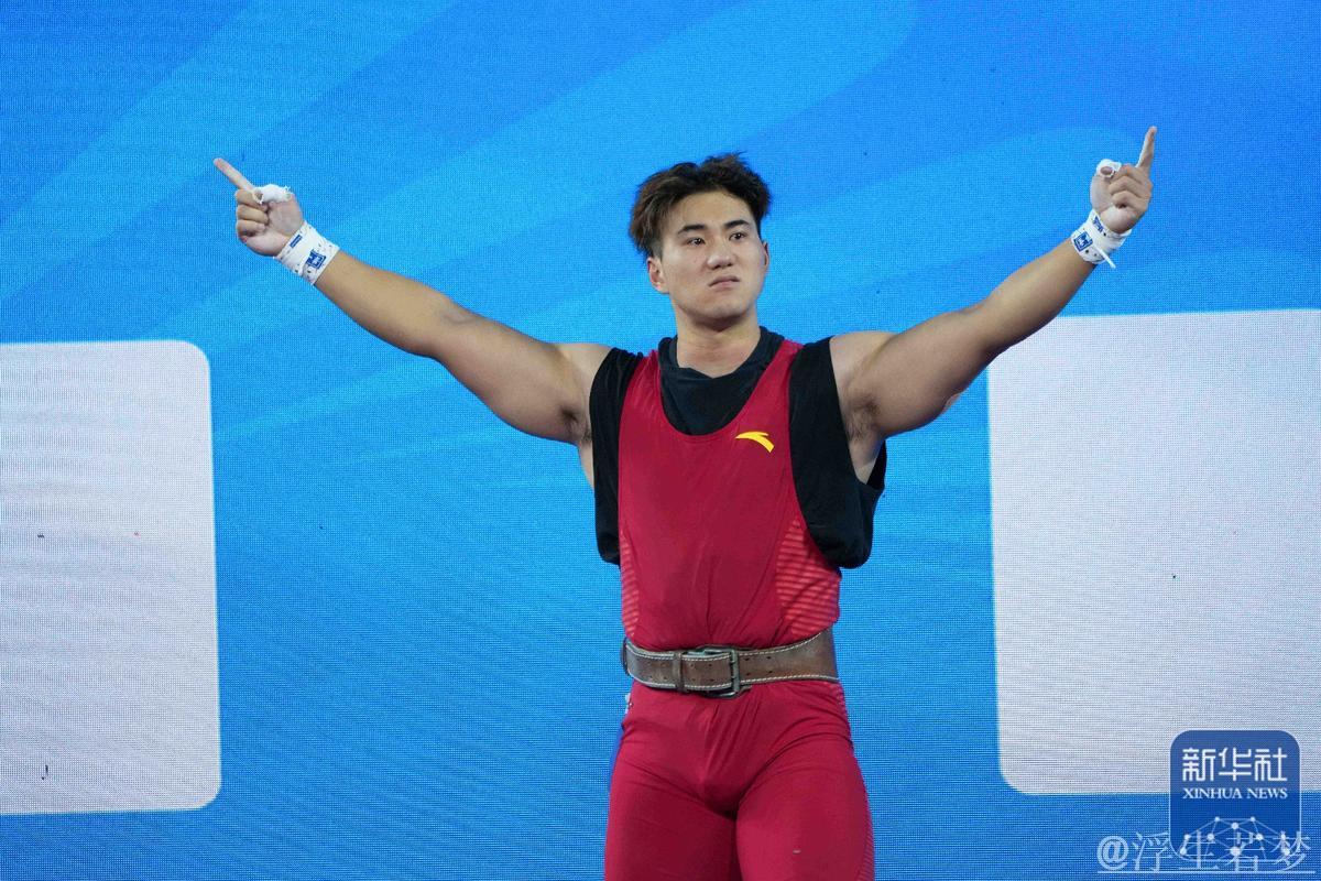 钱飞翔勇夺男子96公斤级总成绩冠军